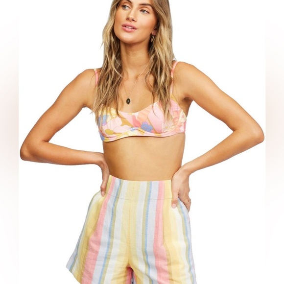 BillaBong|| Walk it off Linen high waisted shorts with stripes and pockets. - Picture 4 of 8